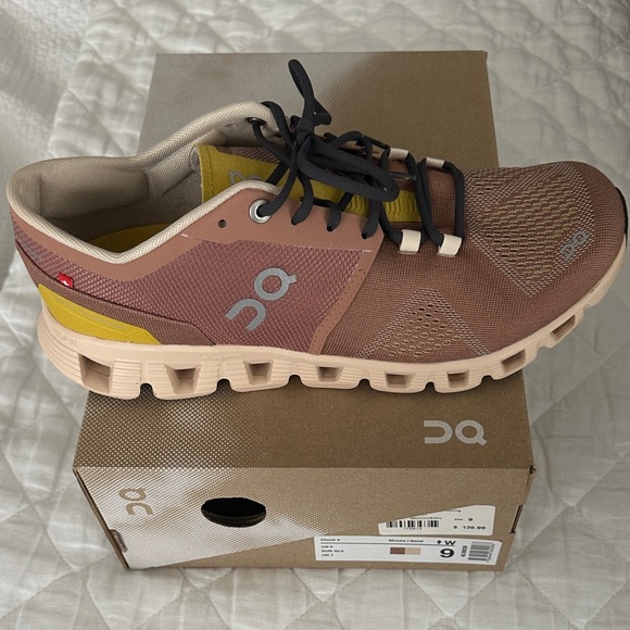 On Running Shoes - OnCloud Running Women's Cloud X shoes